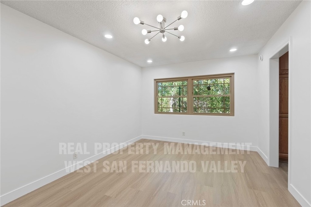 12920 Aetna St. - Photo 8