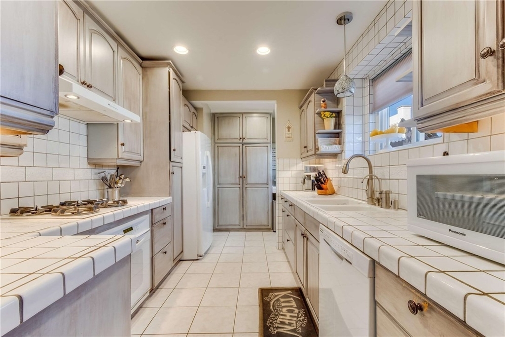 1911 N Fairview Street - Photo 4