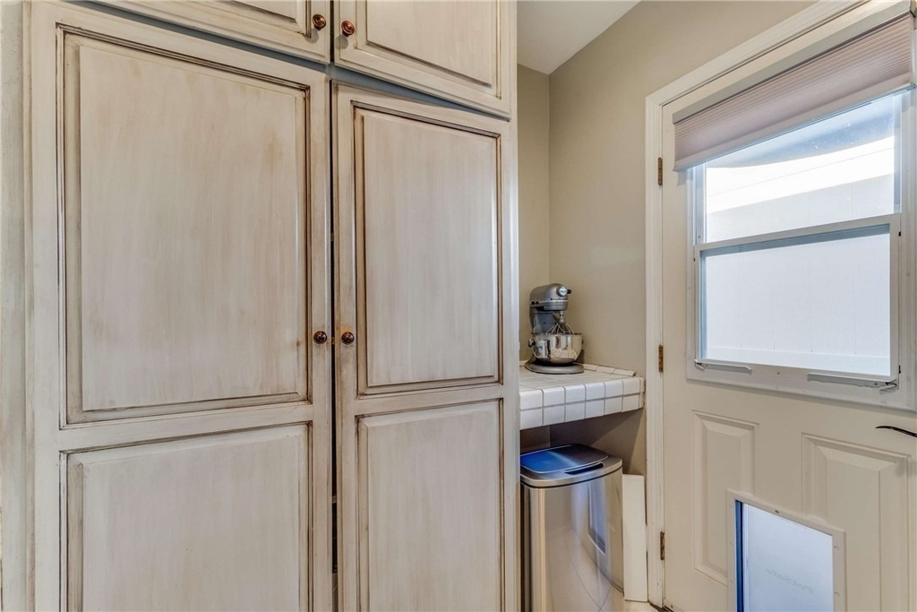 1911 N Fairview Street - Photo 5