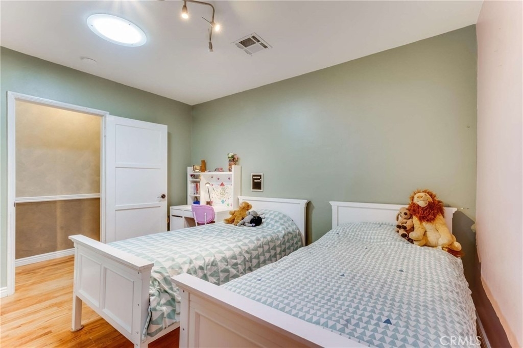 1911 N Fairview Street - Photo 16