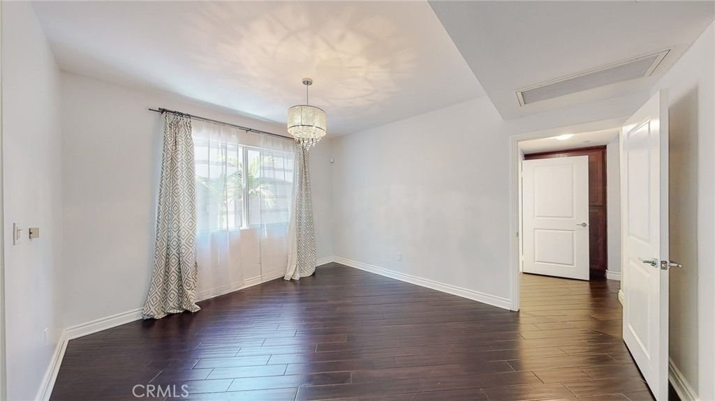 4424 Whitsett Avenue - Photo 11