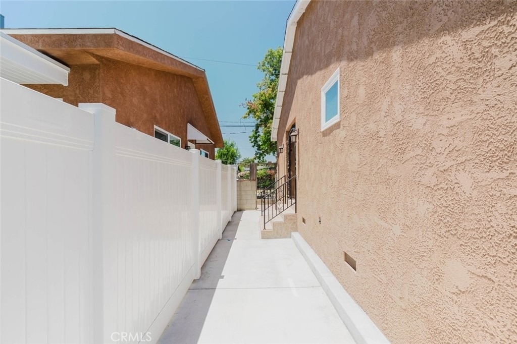 13856 Runnymede Street - Photo 33
