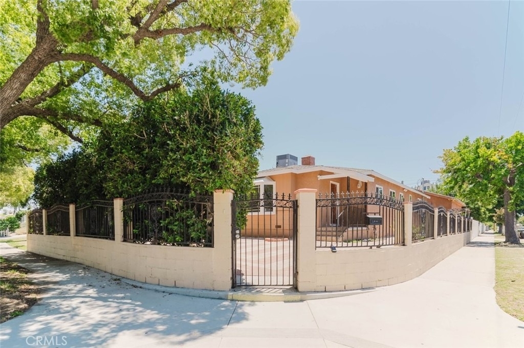 13856 Runnymede Street - Photo 0