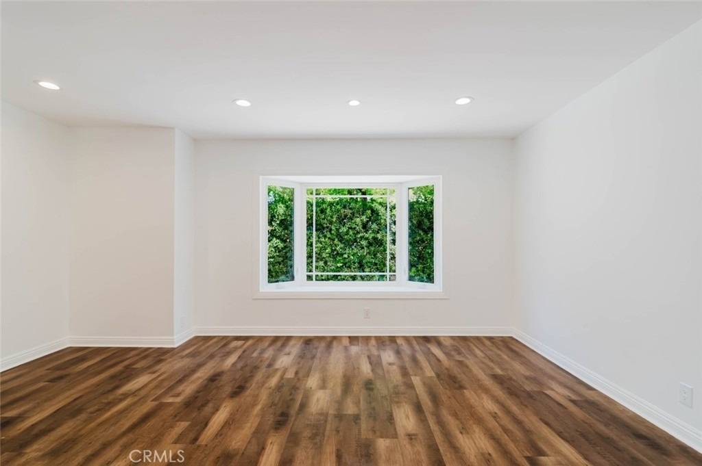 13856 Runnymede Street - Photo 7