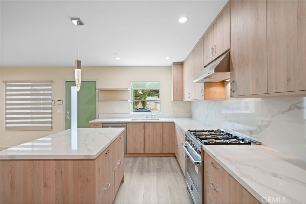 18748 Collins - Photo 3
