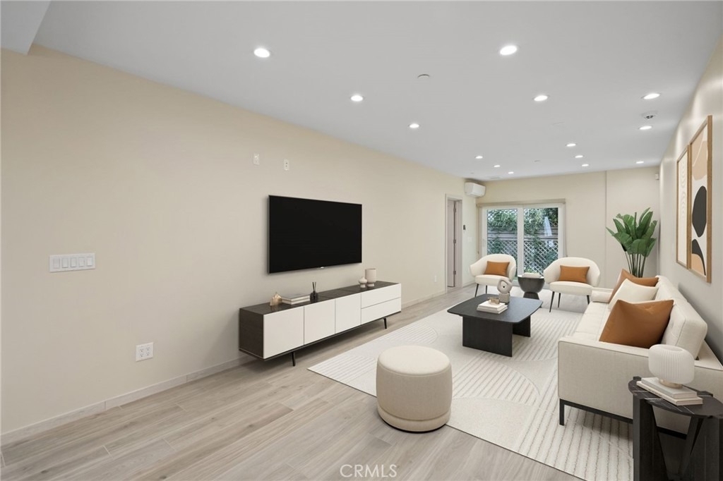 18748 Collins - Photo 10