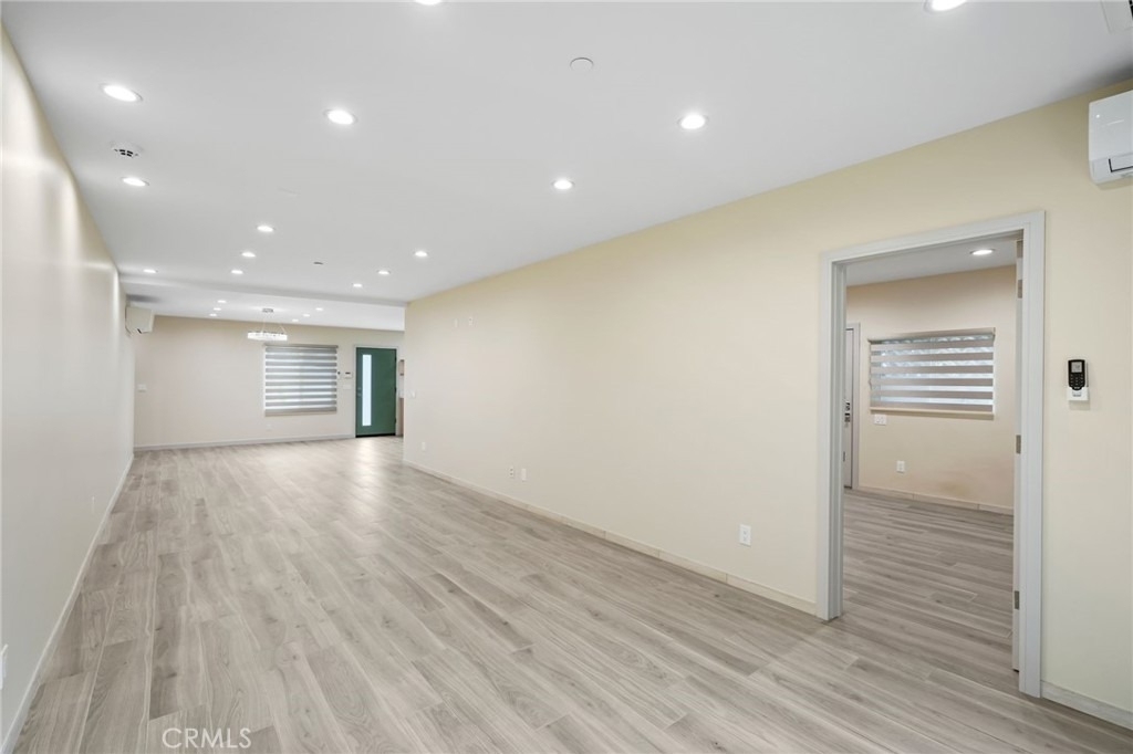 18748 Collins - Photo 35