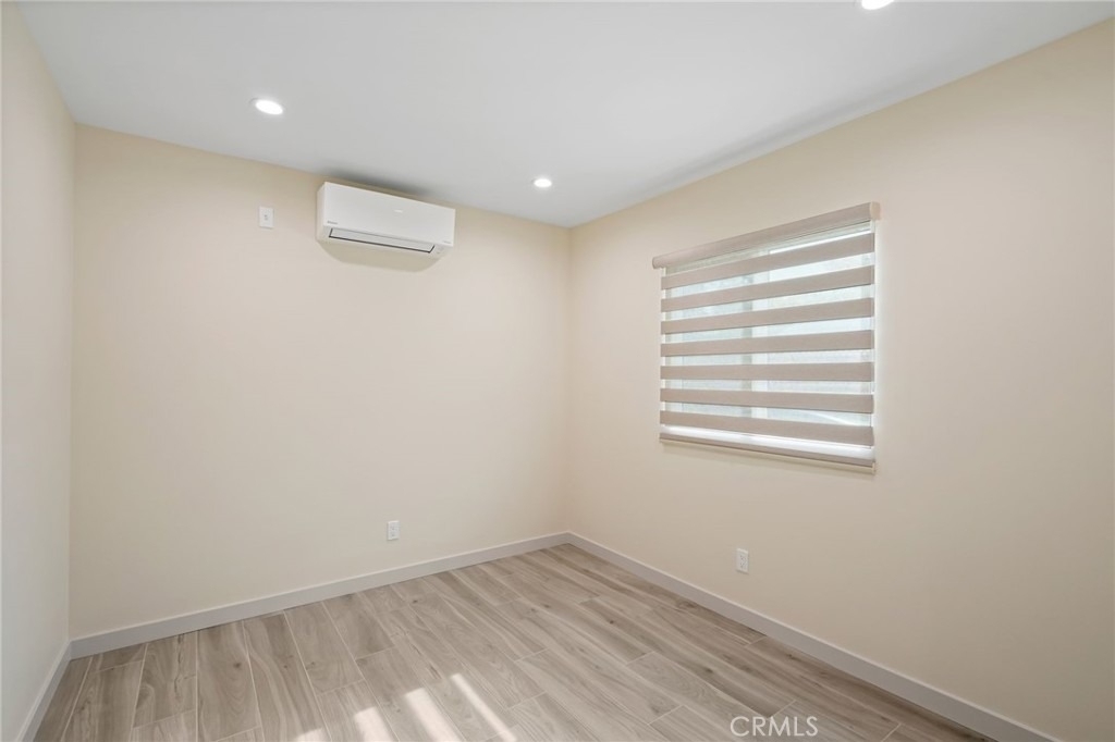 18748 Collins - Photo 32