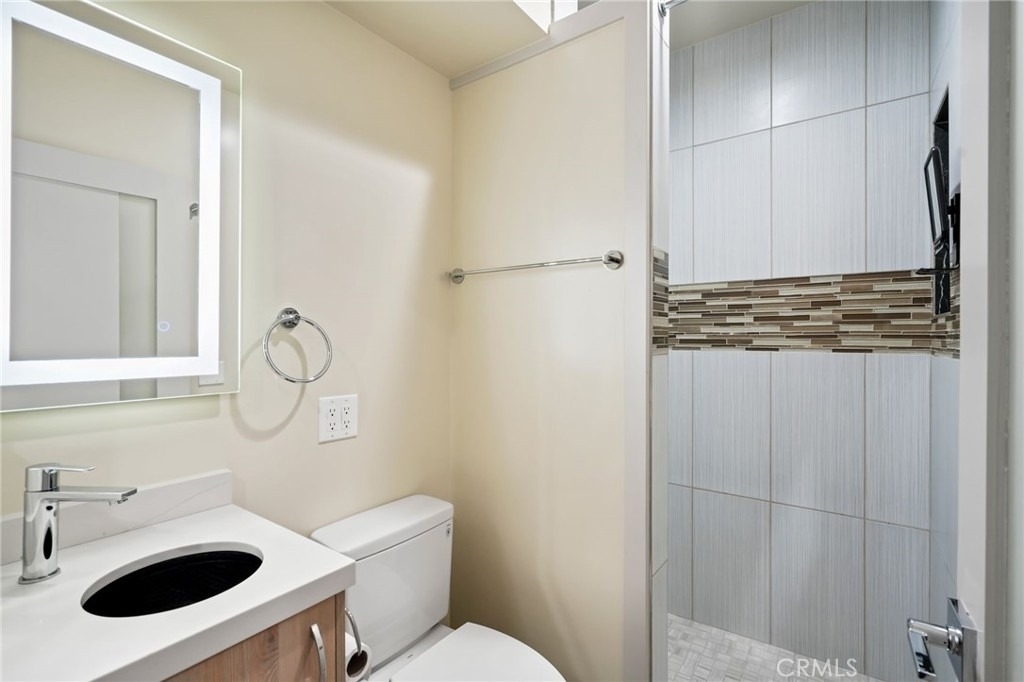 18748 Collins - Photo 27