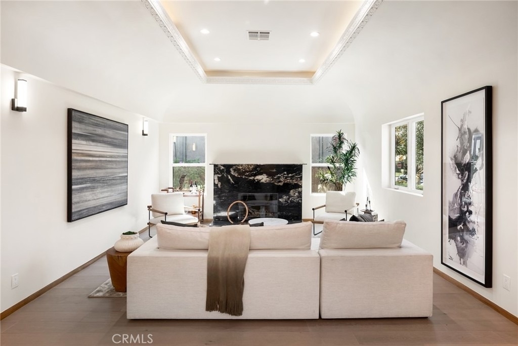 348 S Orange Drive - Photo 3