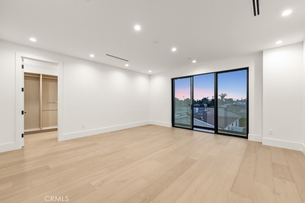 8065 Lloyd Avenue - Photo 13
