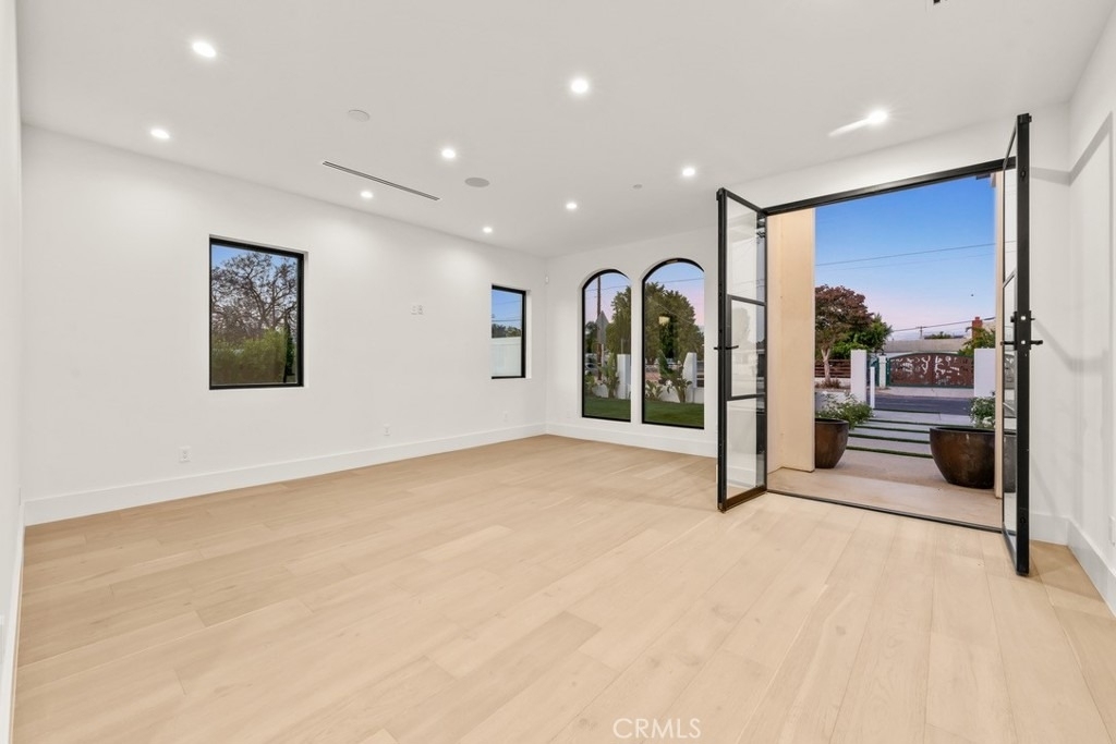 8065 Lloyd Avenue - Photo 1
