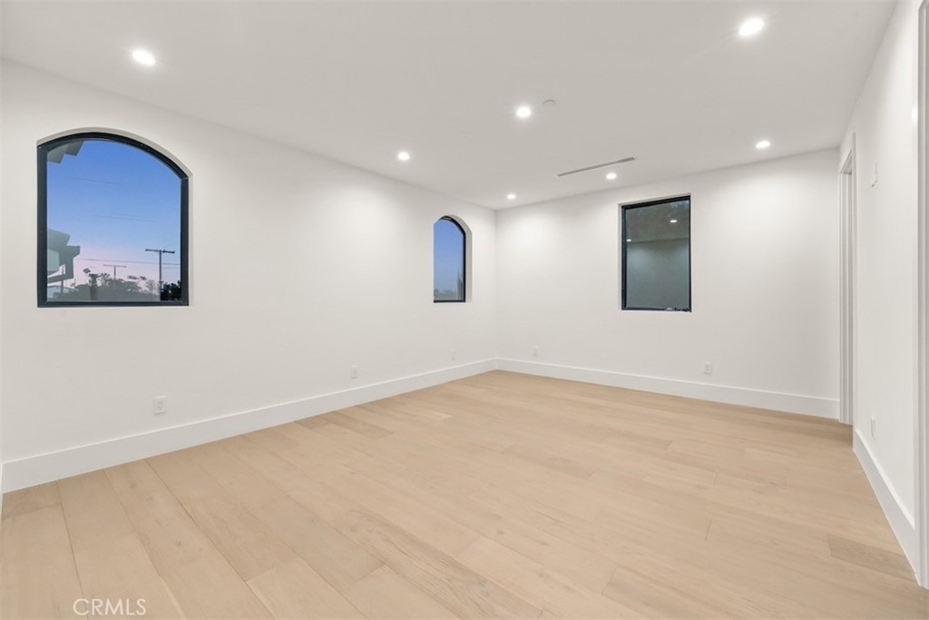 8065 Lloyd Avenue - Photo 16
