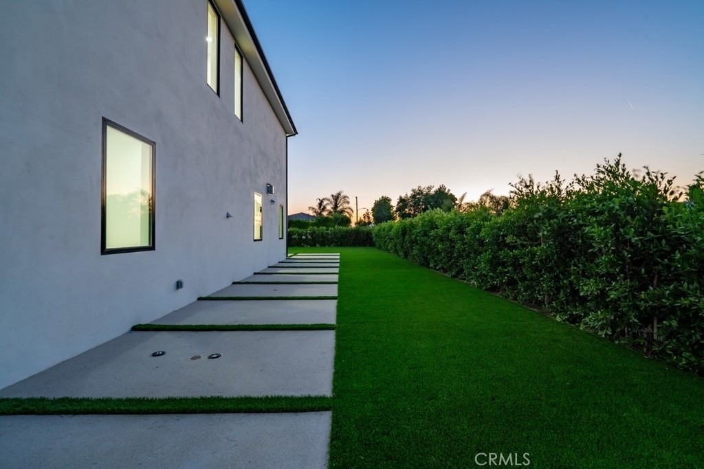 8065 Lloyd Avenue - Photo 21