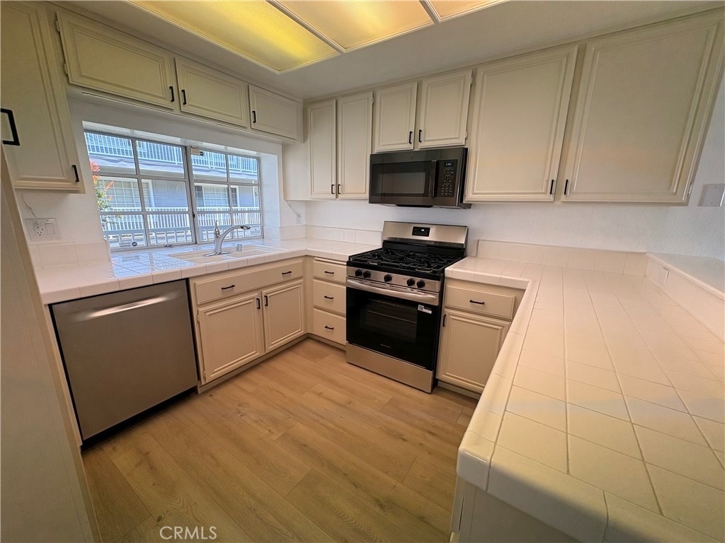 1418 Brett Place - Photo 4