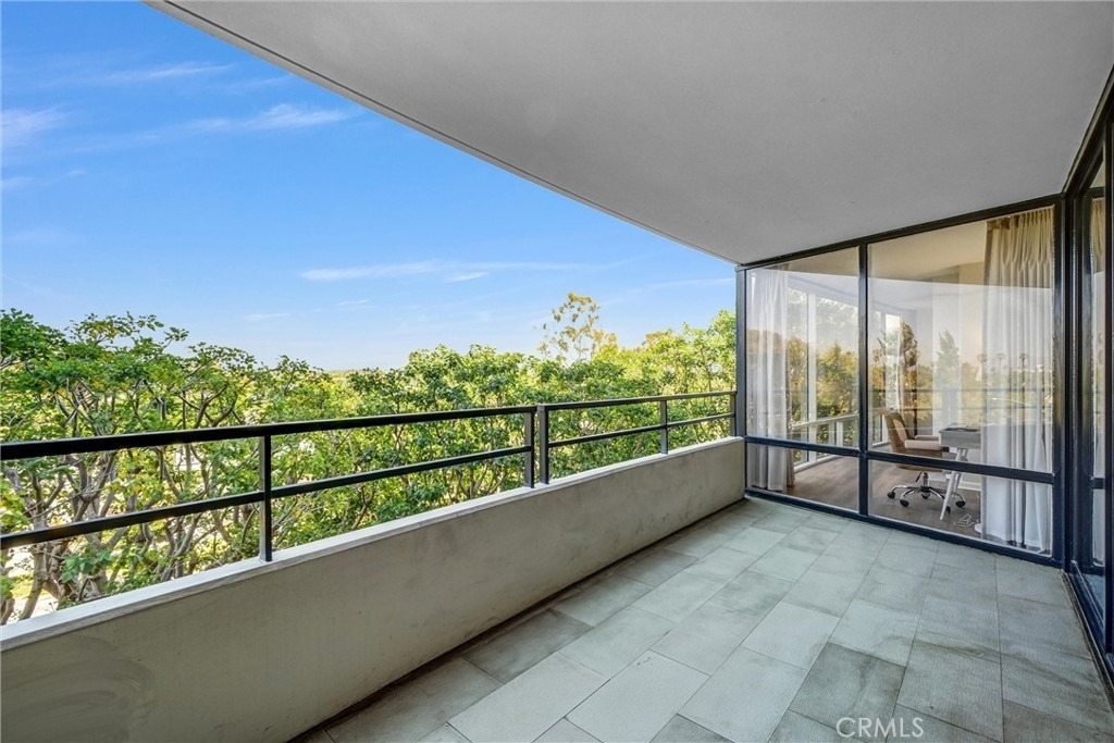 4337 Marina City Dr - Photo 16
