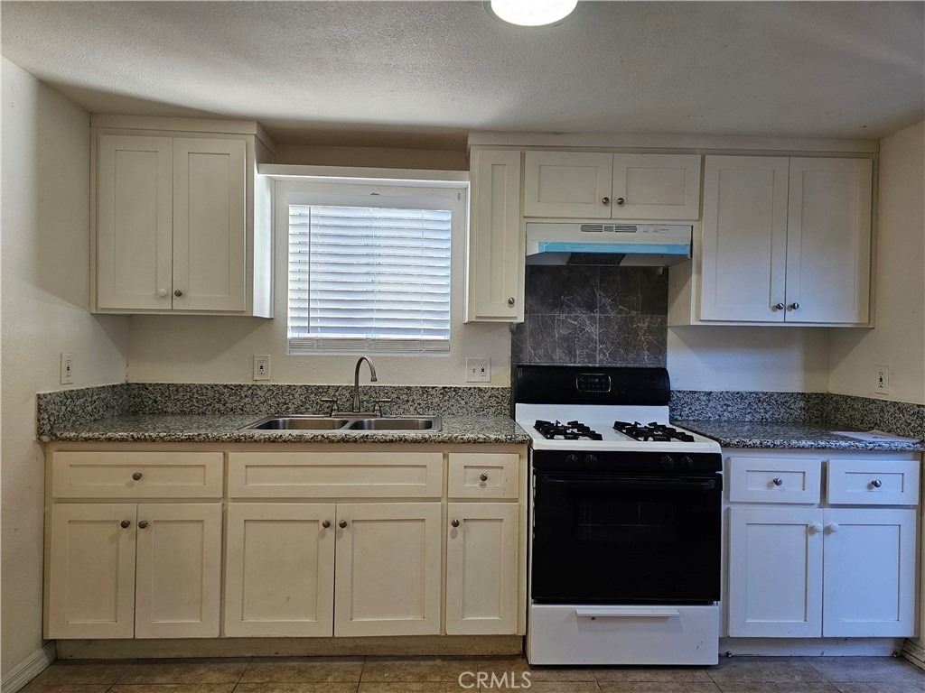 218 E 25th - Photo 5