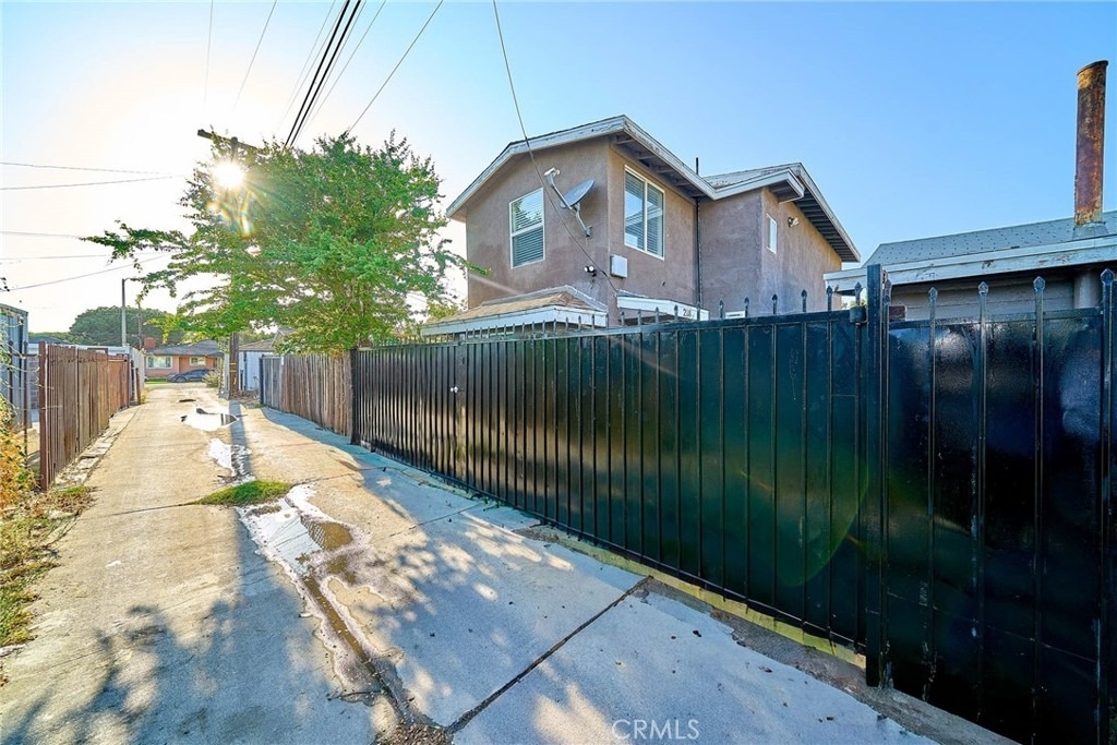 218 E 25th - Photo 4