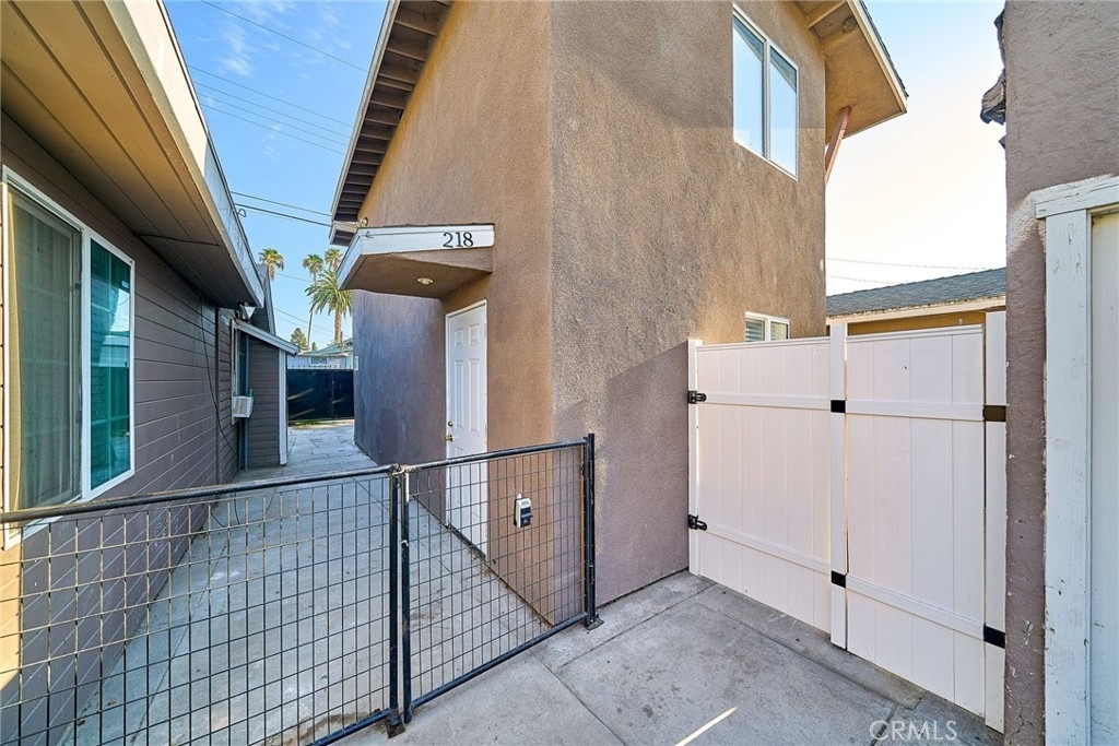 218 E 25th - Photo 2