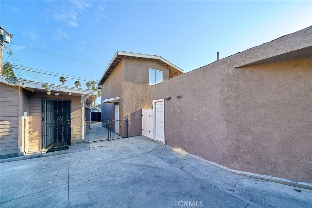 218 E 25th - Photo 1