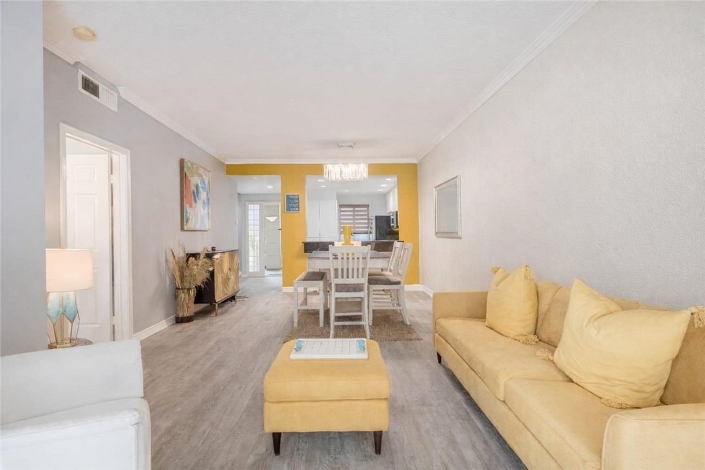 2233 Martin - Photo 6