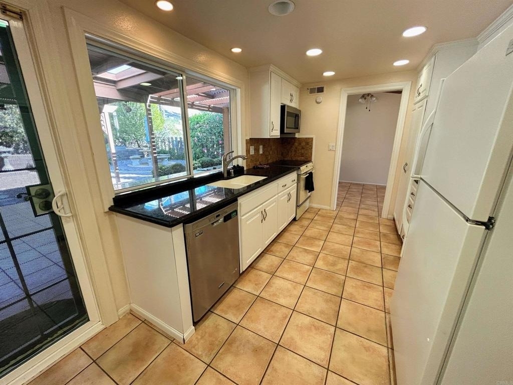 15150 Andorra Way - Photo 8