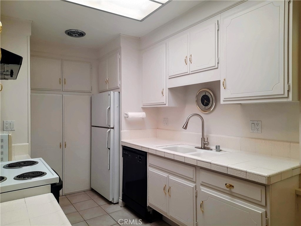 2233 Via Puerta - Photo 8
