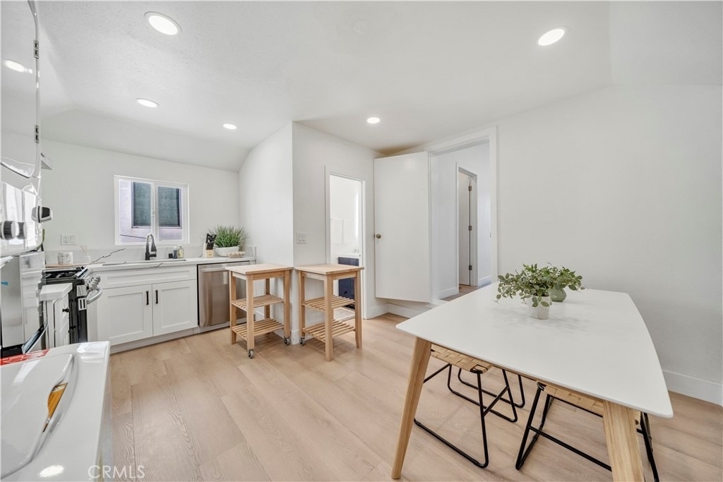 920 W Balboa - Photo 16
