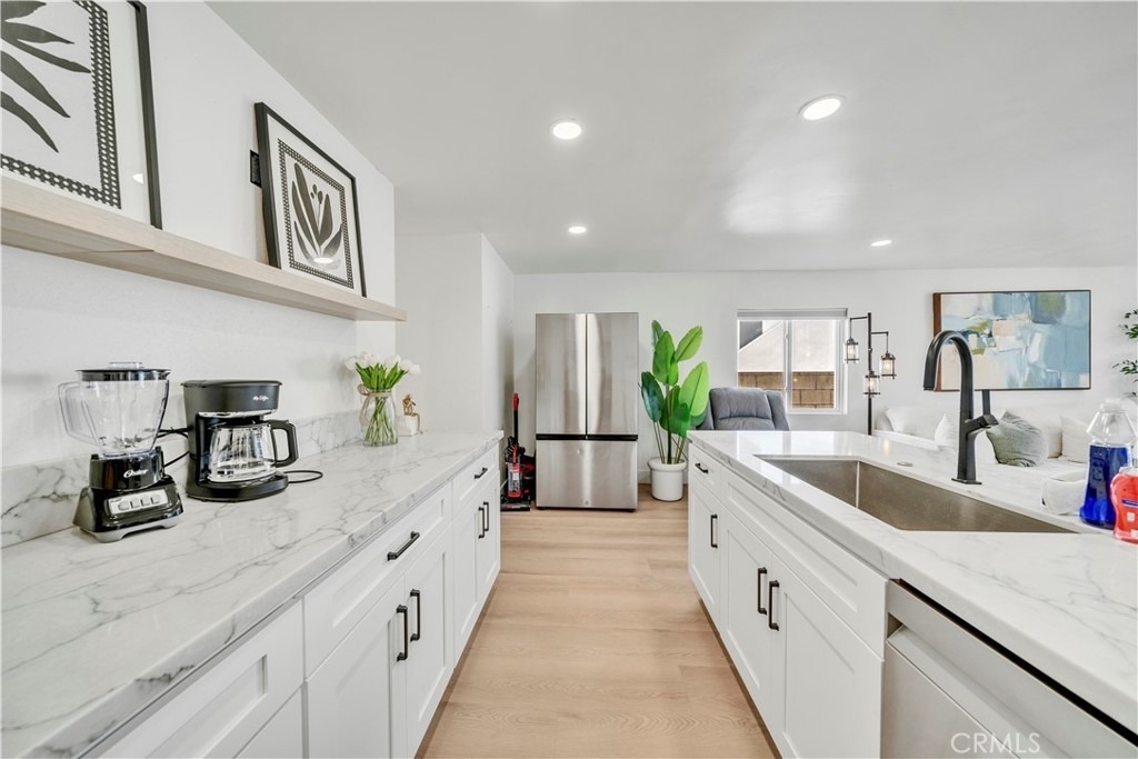 920 W Balboa - Photo 6
