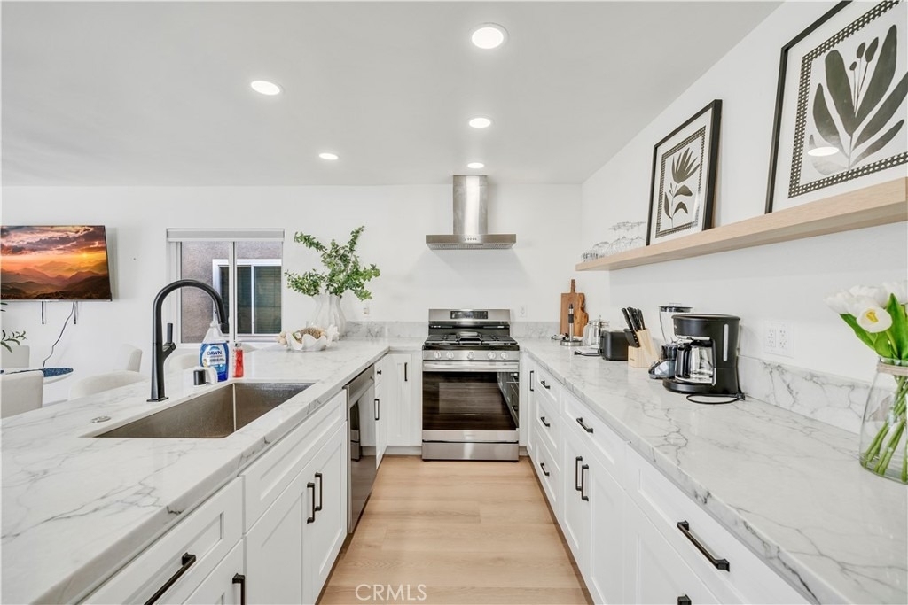 920 W Balboa - Photo 4