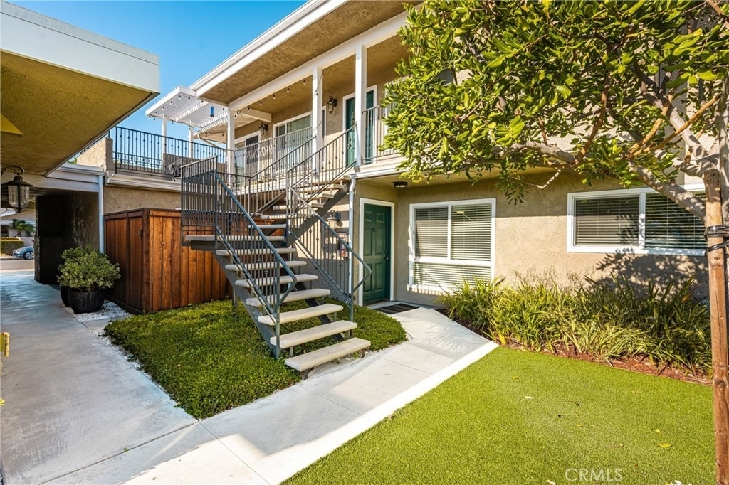 338 W Kelly - Photo 1