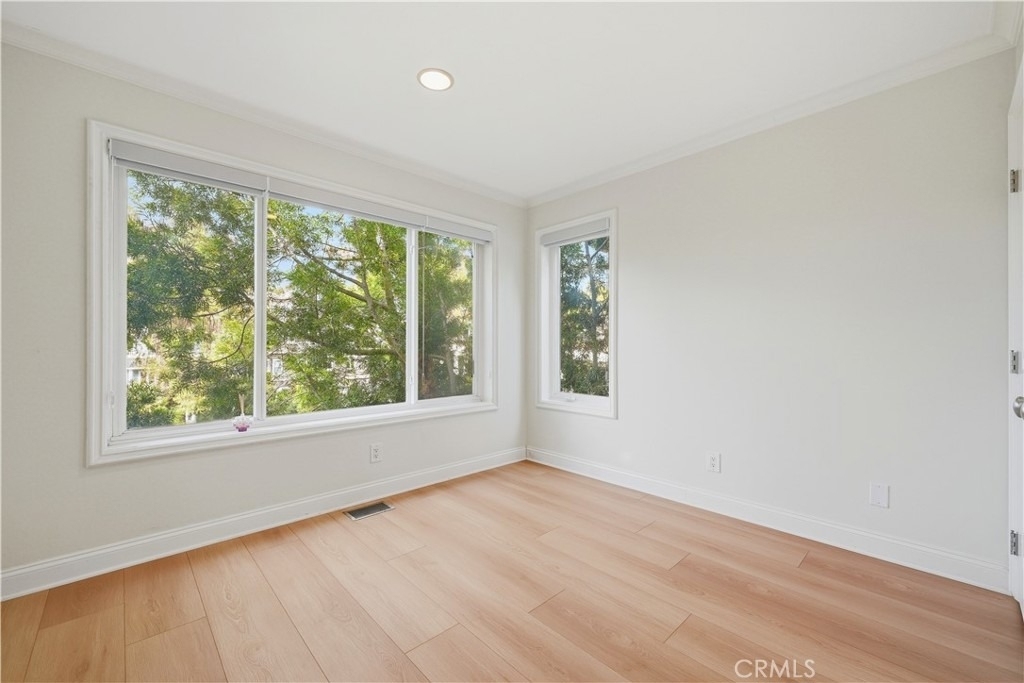 315 Goldenrod Avenue - Photo 6