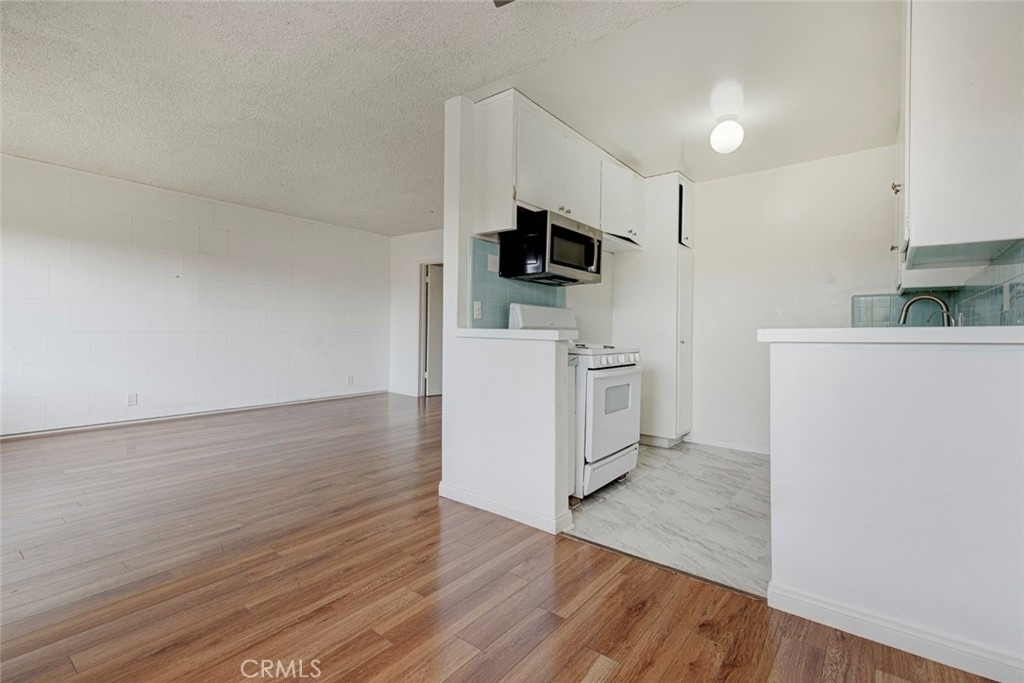 1835 N Alexandria Boulevard - Photo 11