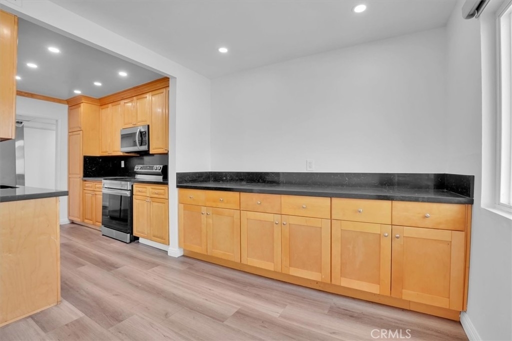5412 Lindley Avenue - Photo 3