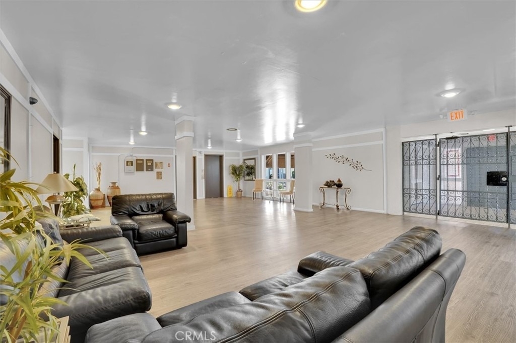 5412 Lindley Avenue - Photo 36