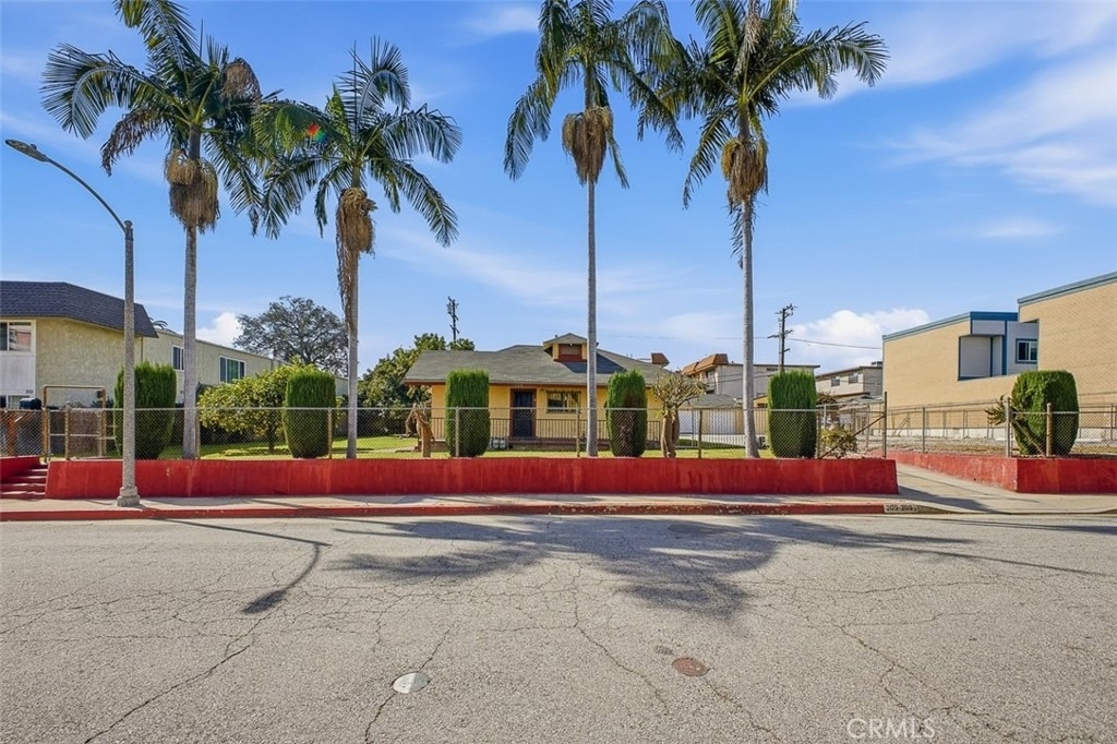 209 1/2 N Monterey - Photo 0