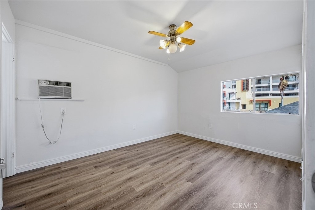 209 1/2 N Monterey - Photo 17