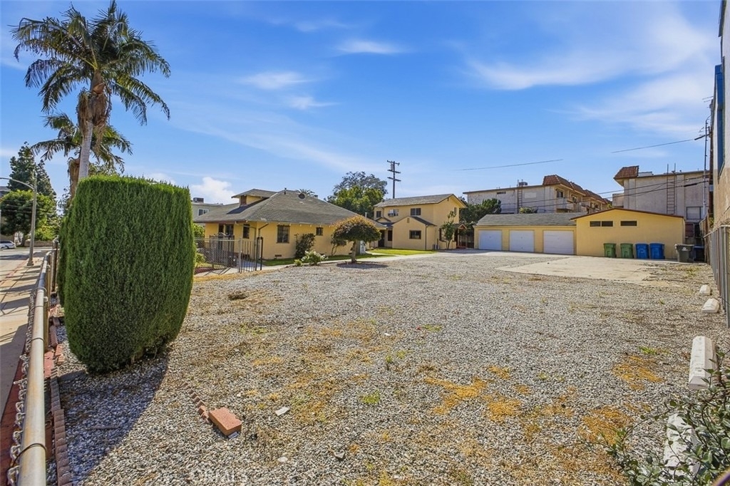 209 1/2 N Monterey - Photo 1