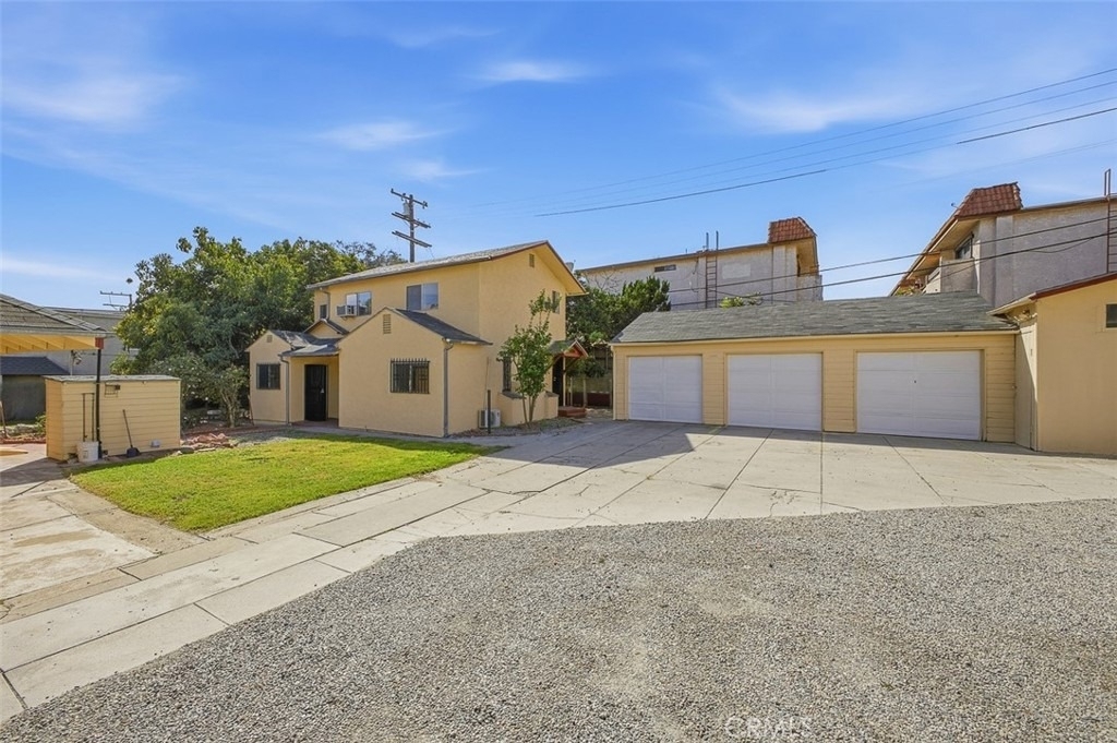 209 N Monterey Street - Photo 2