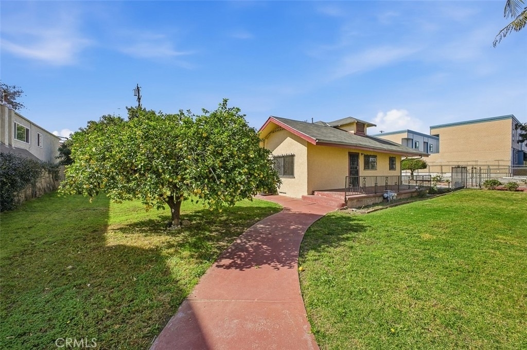 209 N Monterey Street - Photo 4