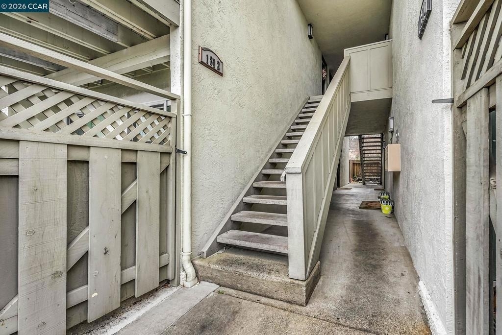 1812 Cole Ave - Photo 2