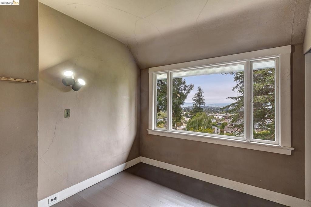 1542 Hawthorne Ter - Photo 18