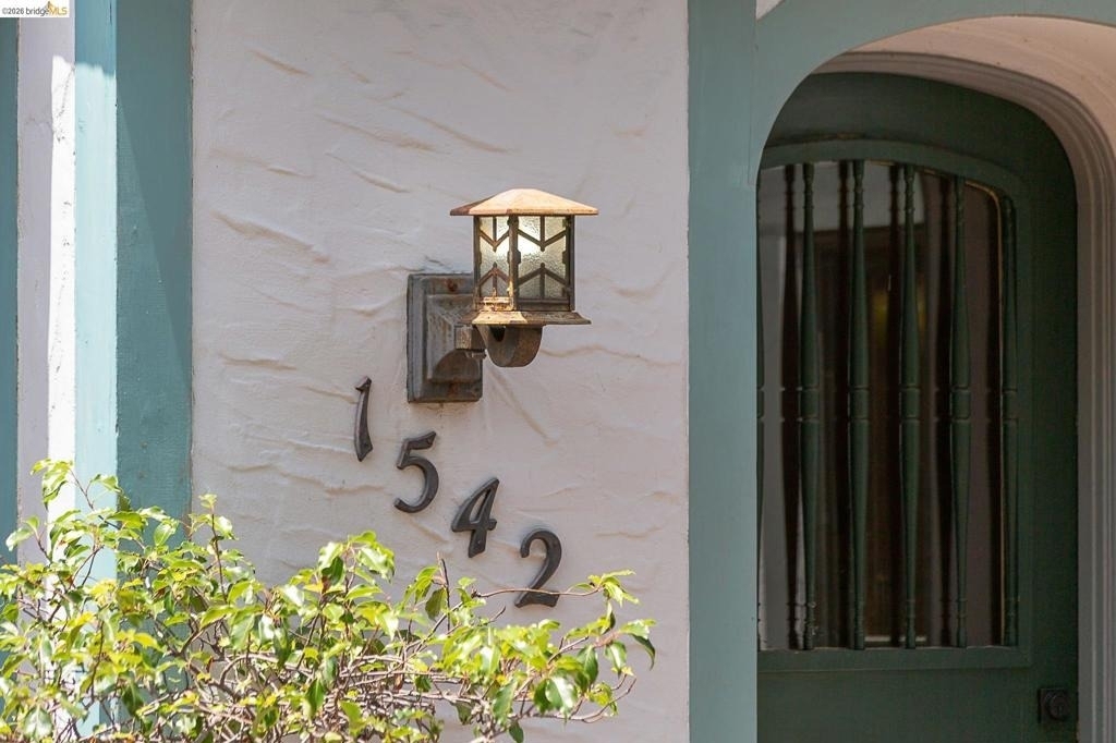 1542 Hawthorne Ter - Photo 3