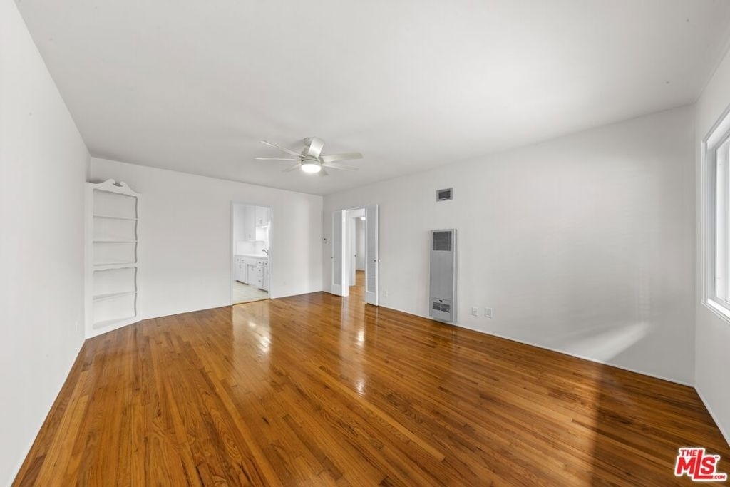 913 20th Street - Photo 0