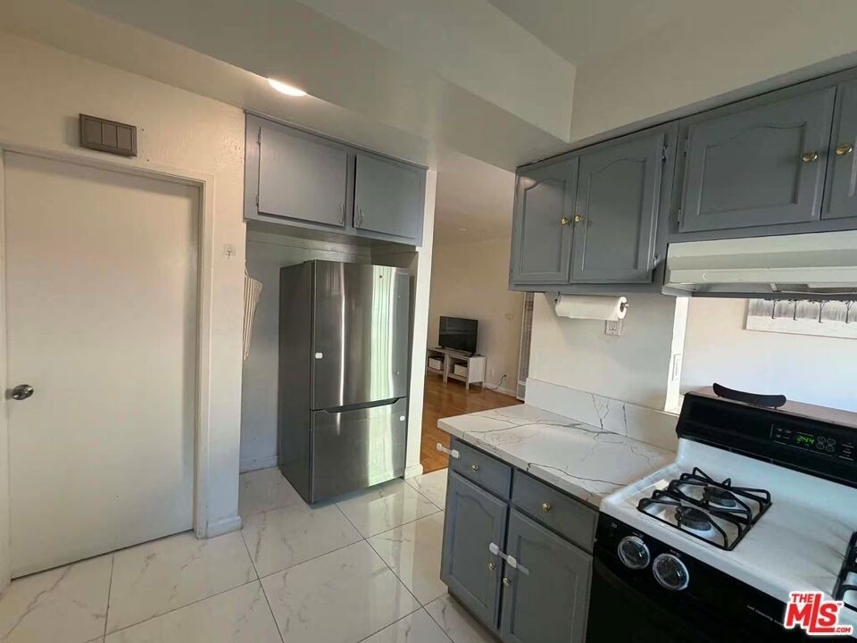 10760 Woodbine Street - Photo 0