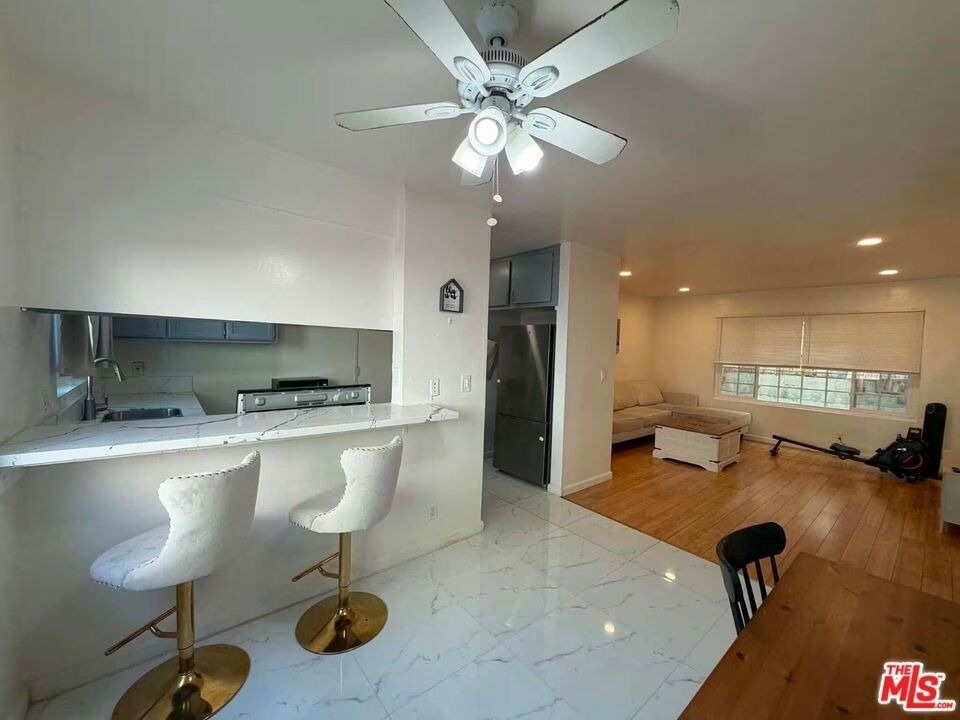10760 Woodbine Street - Photo 3