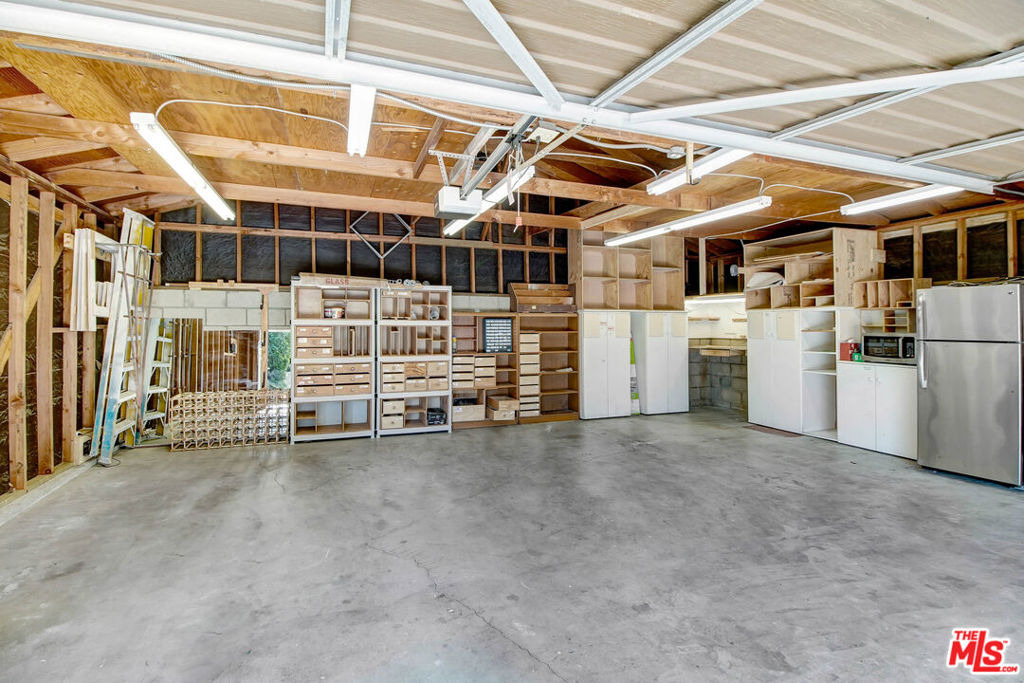 2401 Olive Avenue - Photo 46