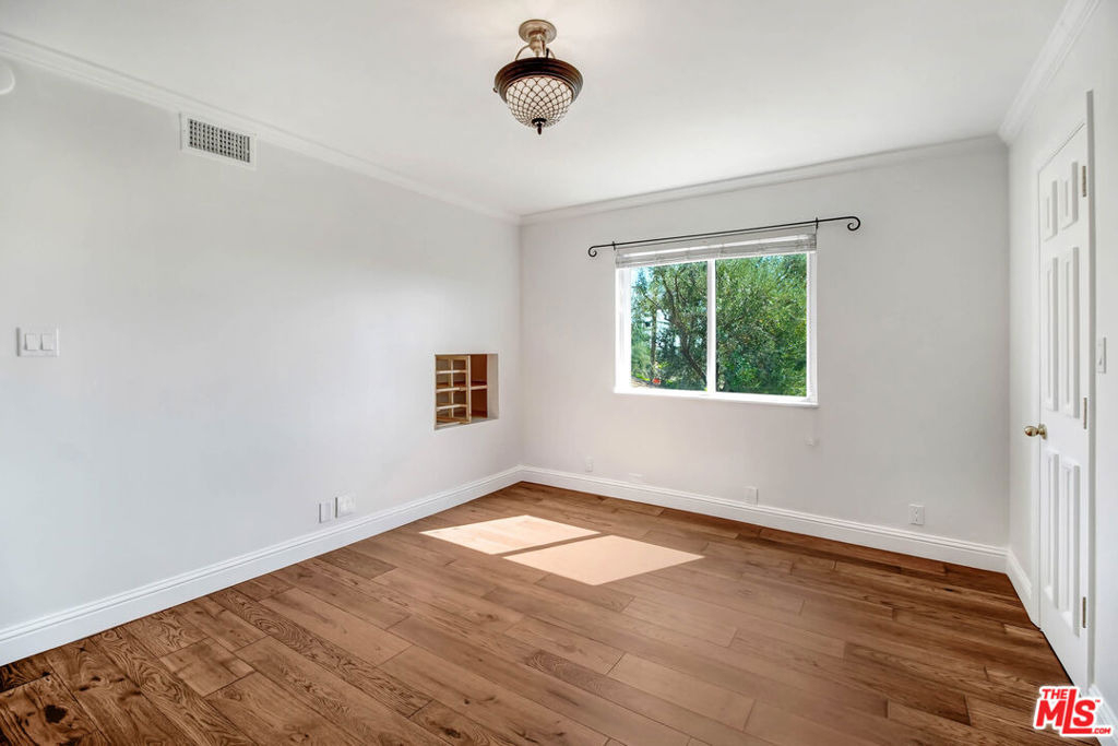 2401 Olive Avenue - Photo 32