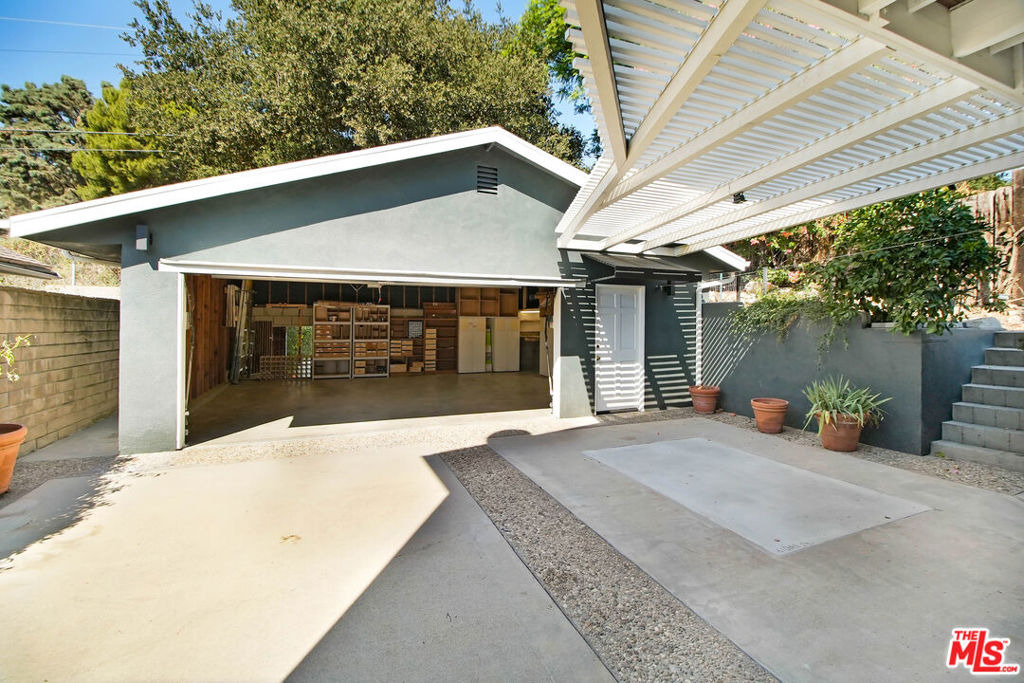 2401 Olive Avenue - Photo 45