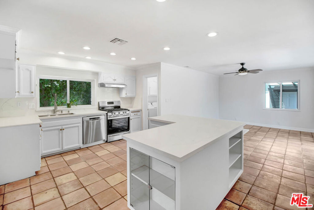 2401 Olive Avenue - Photo 10